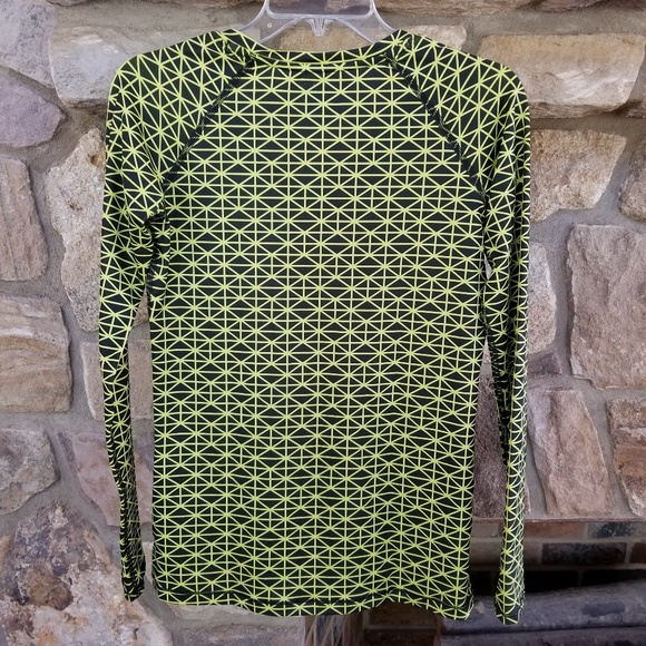 Under Armour Shirt Size XS - Picture 5 of 11